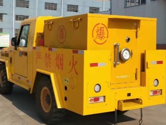 威信凯龙爆破器材运输车：保障爆破任务的安全运行
